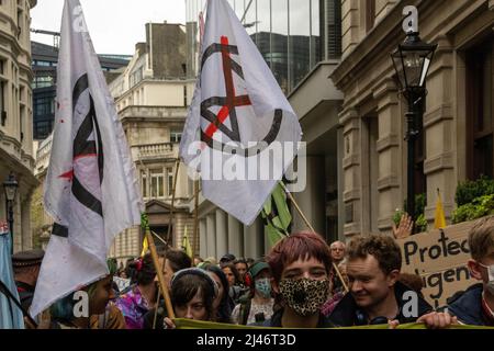 London, Großbritannien. 12. April 2022. Die Demonstranten der Extinction Rebellion in der City of London Kredit: Ian Davidson/Alamy Live News Stockfoto