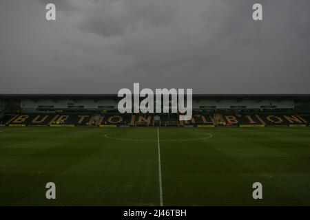 Allgemeine Ansicht im Inneren des Pirelli Stadions, Heimstadion von Burton Albion Stockfoto