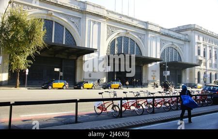 Hauptfassade der Estación de Francia in Barcelona, Katalonien, Spanien, Europa Stockfoto