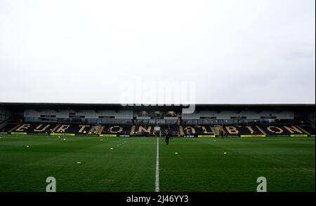 Allgemeiner Blick in den Grind vor dem Sky Bet League One Match im Pirelli Stadium, Burton. Bilddatum: Dienstag, 12. April 2022. Stockfoto