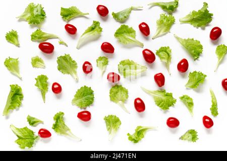 Hintergrund und Textur des Gemüses: Grünes Salatblatt und rote Kirschtomaten Stockfoto