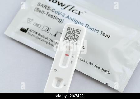 COVID-19 Selbsttest – Schnellantigentest (negativer Test) – Stockbild Stockfoto