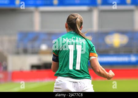 Göteborg, Schweden. 12. April 2022. Katie McCabe (11 Irland) feiert Tor im Qualifikationsspiel der Weltmeisterschaft 2023 am 12. 2022. April zwischen Schweden und der Republik Irland im Gamla Ullevi in Göteborg, Schweden Peter Sonander/SPP Credit: SPP Sport Press Foto. /Alamy Live News Stockfoto