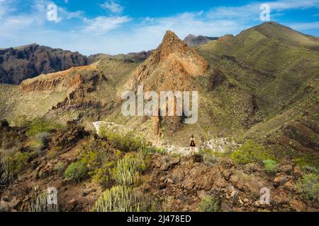 Atemberaubende Aussicht auf die Berge Südliche Region Teno Viths Blick auf Montana Guama auf Teneriffa, Gran Canaria, Spanien Stockfoto