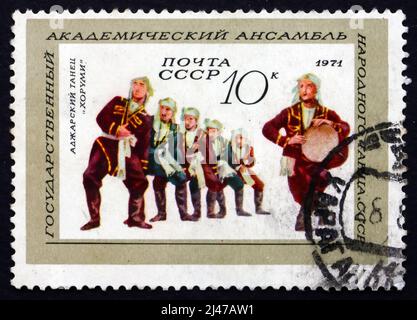 RUSSLAND - UM 1971: Eine in Russland gedruckte Briefmarke zeigt Ukrainian Dance Hopak, Tänzer des Russischen Volkstanzensembles, um 1971 Stockfoto