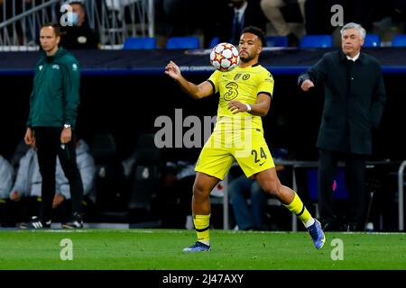 MADRID, SPANIEN - 12. APRIL: Reece James vom FC Chelsea während des UEFA Champions League Viertelfinals, 2.-Bein-Spiel zwischen Real Madrid und Chelsea im Estadio Santiago Bernabeu am 12. April 2022 in Madrid, Spanien (Foto: DAX Images/Orange Picches) Stockfoto