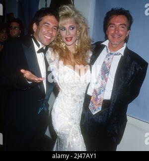 **DATEI FOTO** Gilbert Gottfried ist verstorben. Gilbert Gottfried, Rhonda Shear, David Cassidy, 1994, Foto von Michael Ferguson/PHOTOlink/MediaPunch Stockfoto