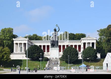 Monument of Glory. Bavaria Statue und die Ruhmeshalle in München Stockfoto