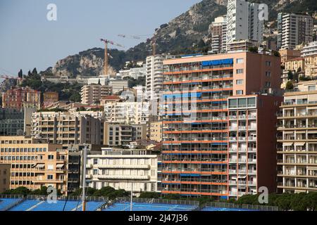 Monte Carlo, Monaco. 12. April 2022. Außenansicht der Architektur in Monte Carlo, Monaco an einem warmen und sonnigen Tag. Monte Carlo ist eines der führenden Touristenorte Europas mit einer Reihe von Luxushotels. (Bild: © Dinendra Haria/SOPA Images via ZUMA Press Wire) Stockfoto