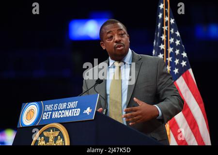 LT. Gouverneur Brian Benjamin tritt während einer COVID-Verbreiterung der Gouverneurin Kathy Hochul bei und gibt eine Ankündigung mit den Brooklyn Nets und der New Yorker Liberty ab Stockfoto