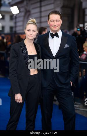 London, Großbritannien. 12. April 2022. Niamh Algar und Lorne MacFadyen bei der britischen Premiere der Operation Hackeat im Curzon Mayfair Kino in London. Bilddatum: Dienstag, 12. April 2022. Bildnachweis sollte lauten: Matt Crossick/Empics/Alamy Live News Stockfoto