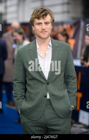 London, Großbritannien. 12. April 2022. Johnny Flynn bei der britischen Premiere der Operation Hackeat im Curzon Mayfair Kino in London. Bilddatum: Dienstag, 12. April 2022. Bildnachweis sollte lauten: Matt Crossick/Empics/Alamy Live News Stockfoto