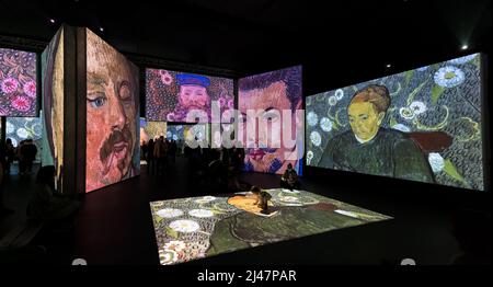 Menschen sehen Van Gogh Alive Kunstausstellung, Edinburgh, Schottland, Großbritannien Stockfoto