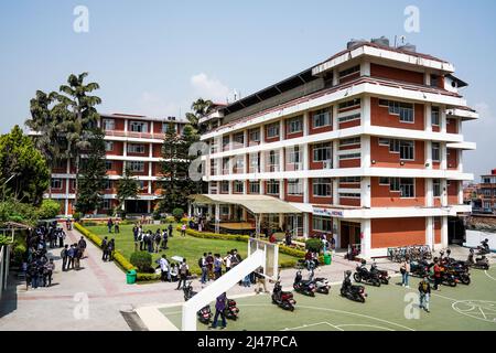 Studenten auf dem Campus des St. Xavier's College, Kathmandu, Nepal Stockfoto