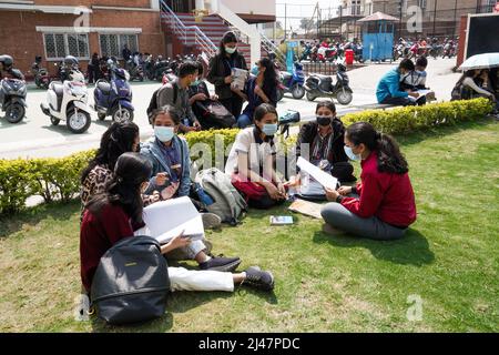 Studenten auf dem Campus des St. Xavier's College, Kathmandu, Nepal Stockfoto