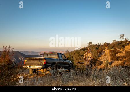Blick über den Grat während der Jagd nach Rehen in San Benito County CA Stockfoto