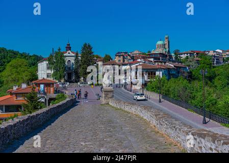 Veliko Tarnovo, Bulgarien, 9. Mai 2021: Kathedrale mit Blick auf Veliko Tarnovo in Bulgarien Stockfoto