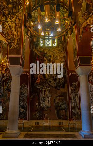 Veliko Tarnovo, Bulgarien, 9. Mai 2021: Innenraum der Himmelfahrtskathedrale in Veliko Tarnovo, Bulgarien Stockfoto