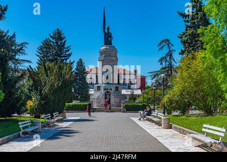 Veliko Tarnovo, Bulgarien, 9. Mai 2021: Denkmal der Mutter Bulgarien in Veliko Tarnovo Stockfoto