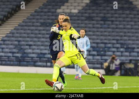 Glasgow, Großbritannien. 12. April 2022. Die schottische Fußballmannschaft der Frauen spielte eine WM-Qualifikation gegen Spanien im Hampden Park, Glasgow, Schottland, Großbritannien Credit: Findlay/Alamy Live News Stockfoto