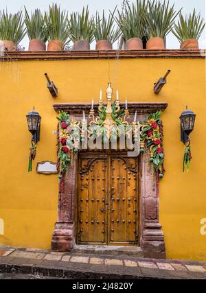 San Miguel de Allende, Mexiko - Dezember 21,2012. Straße von San Miguel de Allende, Mexiko und architektonische Details. Stockfoto