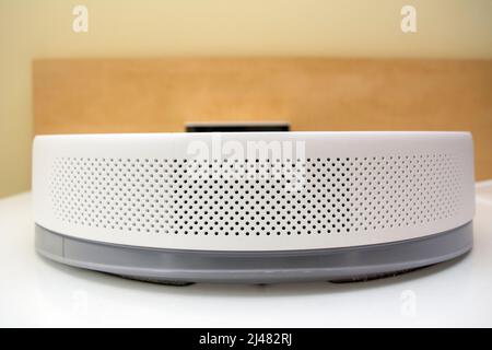 Die Frontkonstruktion eines automatischen Roboter-Vaacuum-Reinigers Stockfoto