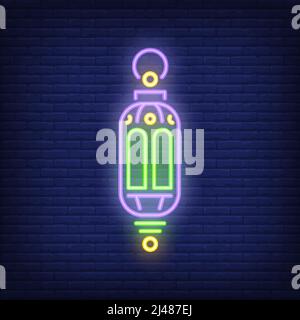 Ramadan Laterne Neonschild. Kunstvolle traditionelle Lampe auf dunklem Backsteinwand Hintergrund. Nächtliche Werbung. Vektorgrafik im Neon-Stil für Ra Stock Vektor