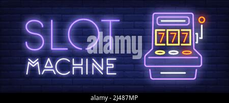 Spielautomaten Neon-Schild. Dreifache Siebener und leuchtende Inschrift auf Backsteinmauer Hintergrund. Nächtliche Werbung. Vektorgrafik im Neon-Stil Stock Vektor