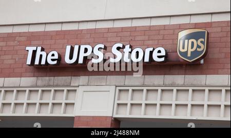 Der UPS Store, der sich auf die Abholung und Lieferung von Paketen spezialisiert hat. St. Paul Minnesota, USA Stockfoto