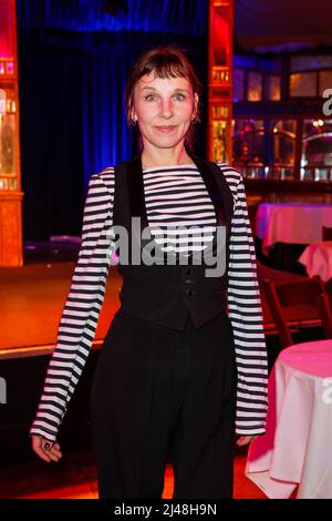 Berlin, Deutschland. 12. April 2022. Meret Becker kommt zum Pressebrunch von 30 Jahre Bar jeder Vernunft und 20 Jahre Tipi am Kanzleramt. Quelle: Gerald Matzka/dpa/Alamy Live News Stockfoto