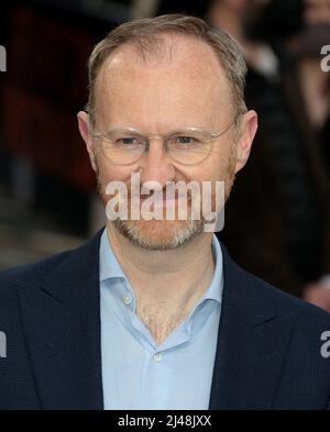 Apr 12, 2022 - London, England, UK - Mark Gatiss nimmt an der Operation Hackeat UK Filmpremiere, Curzon Mayfair, Teil Stockfoto