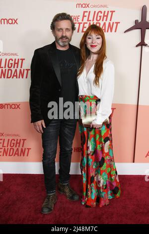 West Hollywood, USA. 12. April 2022. Rob Benedict und Ruth Connell nehmen an der Los Angeles Saison 2 Premiere der HBO Max Original Serie 'The Flight Attendant' am 12. April 2022 im Pacific Design Center in West Hollywood, Kalifornien, Teil. Foto: Crash/imageSPACE/Sipa USA Kredit: SIPA USA/Alamy Live News Stockfoto