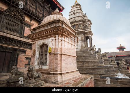 Kathmandu, Nepal - März 20,2022 : der Patan Durbar Square liegt im Zentrum der Stadt Lalitpur. Patan ist eine der ältesten bekannten buddhistischen Städte. Stockfoto