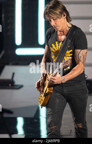 Nashville, Tennessee - 11. April 2022 Keith Urban tritt während der CMT Awards 2022 am 11. April 2022 im Municipal Auditorium in Nashville, Tennessee auf. Quelle: Jamie Gilliam/The Photo Access Stockfoto