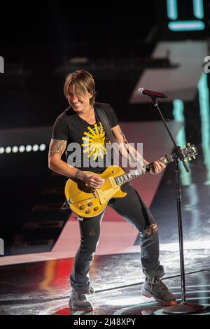 Nashville, Tennessee - 11. April 2022 Keith Urban tritt während der CMT Awards 2022 am 11. April 2022 im Municipal Auditorium in Nashville, Tennessee auf. Quelle: Jamie Gilliam/The Photo Access Stockfoto