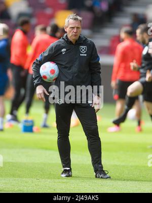 10. April 2022 - Brentford gegen West Ham United - Premier League - Brentford Community Stadium West Ham First Team Coach Stuart Pearce vor dem Spiel Stockfoto