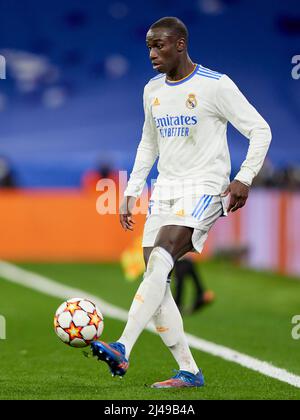 Ferland Mendy von Real Madrid während des UEFA Champions League-Spiels, des Viertelfinales, des zweiten Beins, zwischen Real Madrid und dem FC Chelsea spielte am 12. April 2022 im Santiago Bernabeu-Stadion in Madrid, Spanien. (Foto von Ruben Albarran / PRESSINPHOTO) Stockfoto