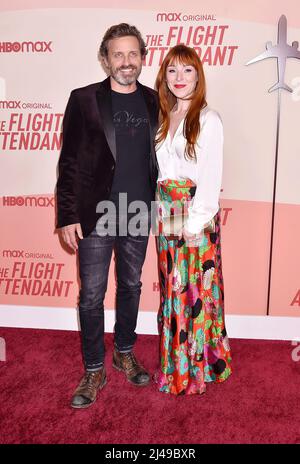 WEST HOLLYWOOD, CA - 12. APRIL: (L-R) Rob Benedict und Ruth Connell besuchen die Los Angeles Saison 2 Premiere der HBO Max Original Series 'The Flight Stockfoto