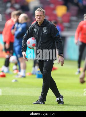 10. April 2022 - Brentford gegen West Ham United - Premier League - Brentford Community Stadium West Ham First Team Coach Stuart Pearce vor dem Spiel Stockfoto