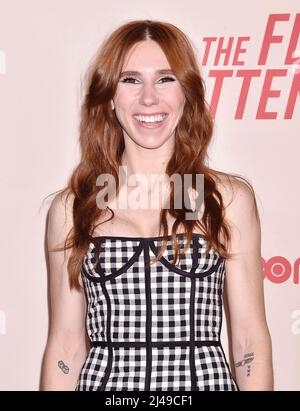 WEST HOLLYWOOD, CA - 12. APRIL: Zosia Mamet nimmt an der Los Angeles Season 2 Premiere der HBO Max Original Serie 'The Flight Attendant' am 12. April 2022 im Pacific Design Center in West Hollywood, Kalifornien, Teil. Quelle: Jeffrey Mayer/JTMPhotos/MediaPunch Stockfoto