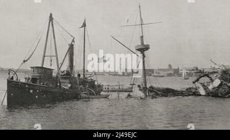 Insel Kuba. Havanna. Der amerikanische Dampfschiff-Schlepper 'Right Arm' von der kommerziellen Bergungsfirma beauftragte mit der Rückgewinnung des Rumpfes der USS Maine. Das US-Schlachtschiff 'Maine' sank nach einer Explosion am 15. Februar 1898 im Hafen von Havanna. Das Ereignis, das sich während des kubanischen Unabhängigkeitskrieges ereignete, diente den Vereinigten Staaten als Vorwand, Spanien den Krieg zu erklären. Fotogravur. La Ilustración Española y Americana, 1898. Stockfoto