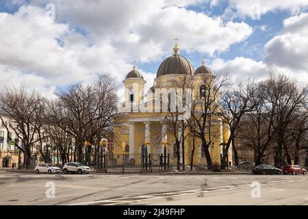 Spaso-Preobraschenski (Verklärung)-Kathedrale (1829) mit einem Zaun von gefangenen Kanonen, St. Petersburg, Russland Stockfoto