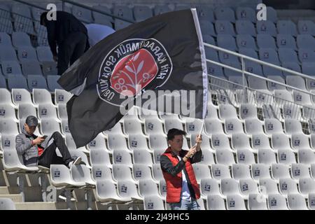 ISTANBUL - Unterstützer von Fatih Karagumruk während des türkischen Superliga-Spiels zwischen Fatih Karagumruk und Kasimpasa AM 9. April 2022 im Atatürk Olimpiyat-Stadion in Istanbul, Türkei. ANP | Dutch Height | Gerrit van Keulen Stockfoto