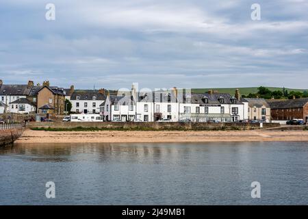 Das Royal Hotel auf der Marine Terrace in der Küstenstadt Cromarty auf der Schwarzen Insel in Ross und Cromarty, Highland, Schottland, Großbritannien Stockfoto