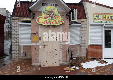 Bodoryanca, Ukraine. 09. April 2022. Durch russische Raketen zerstörte Gebäude in Bodoryoanca in der Nähe von kiew Russische Streitkräfte drangen am 24. Februar 2022 in die Ukraine ein. (Foto von David Peinado/Pacific Press/Sipa USA) Quelle: SIPA USA/Alamy Live News Stockfoto