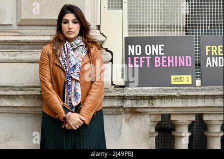 London, Großbritannien. Roxanne Tahbaz protestierte vor dem Auswärtigen Amt mit der Bitte, ihren Vater Morah Tahbaz aus dem Gefängnis im Iran zu entlassen. Dieser Protest findet genau vier Wochen nach der Freilassung von Nazanin Zaghari Ratcliffe und Anoosheh Ashoori statt.Amnesty UK unterstützt die Bemühungen der Tahbaz-Familie und wird am 13.. April die Kampagne IT's No-One Left Behind starten, in der die britische Regierung aufgefordert wird, ihre Bemühungen um die Freilassung aller Briten zu verstärken Im Iran willkürlich inhaftierte Staatsbürger. Kredit: michael melia/Alamy Live Nachrichten Stockfoto