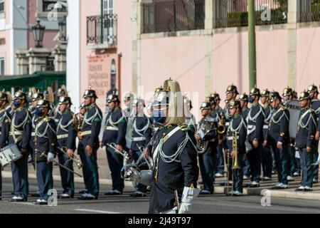 Lissabon, Portugal - November, 2021 : Republikanische Nationalgarde , die feierliche Wachablösung im Nationalpalast von Belem, Militärzeremonie in Li Stockfoto