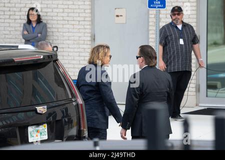 13. April 2022- Fairfax, VA- der Schauspieler Johnny Depp kommt wegen seines Anti-Diffamierungsverfahrens im Fairfax County Courthouse an. Foto: Chris Kleponis/Sipa USA Stockfoto