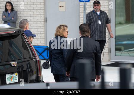 13. April 2022- Fairfax, VA- der Schauspieler Johnny Depp kommt wegen seines Anti-Diffamierungsverfahrens im Fairfax County Courthouse an. Foto: Chris Kleponis/Sipa USA Stockfoto