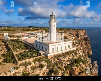 Luftaufnahme des Leuchtturms Far de la Mola, Formentera, Balearen, Spanien Stockfoto